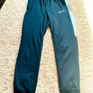 Nike Boys 10-12 jogger set